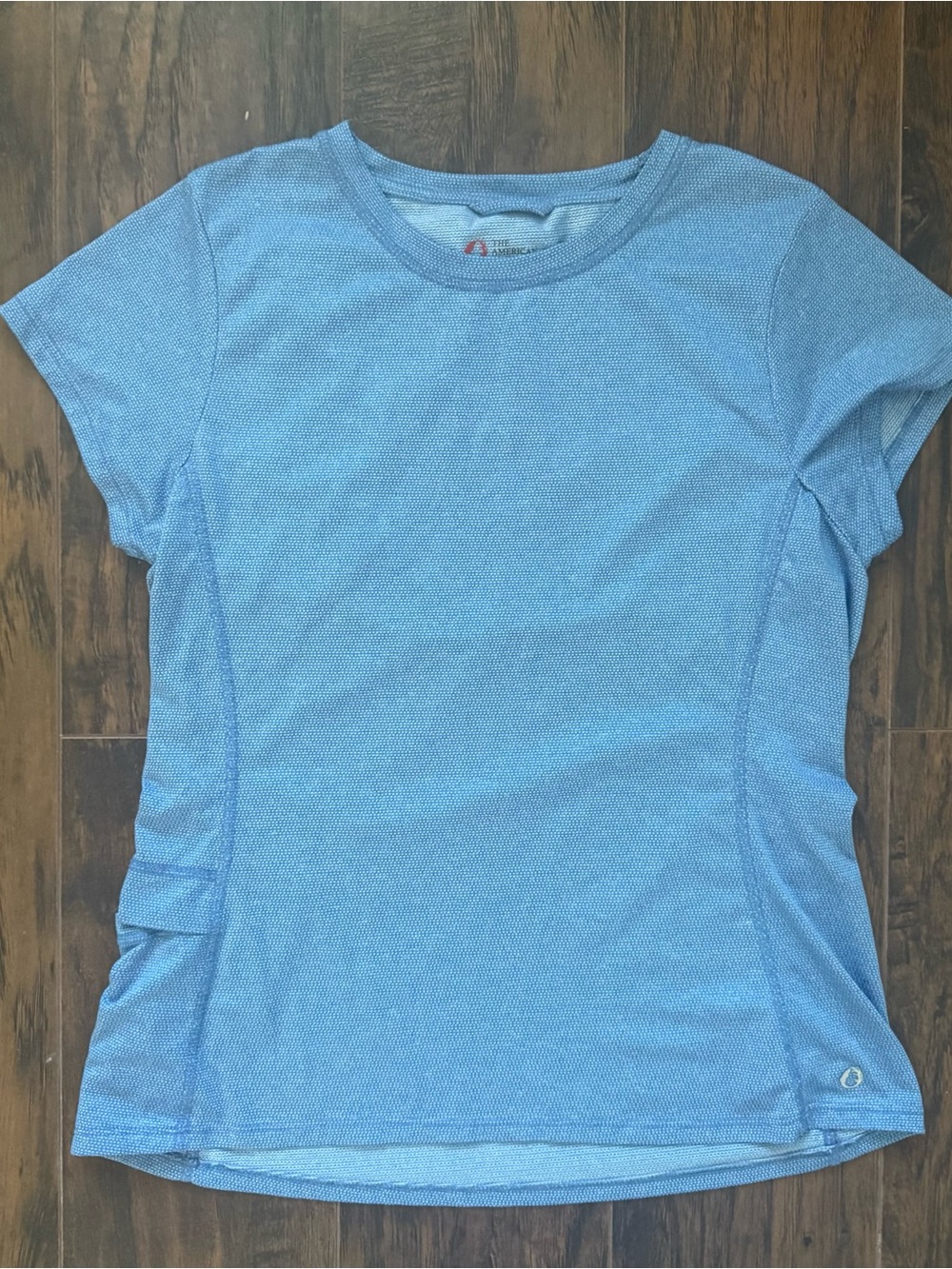 The American Outdoorsman Large Blue Short Sleeve Performance Top